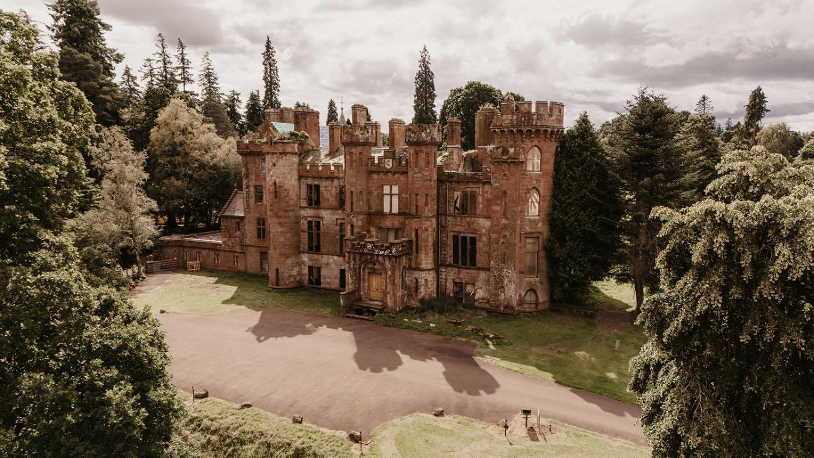 Luxury Woodland Lodge Retreat At Culdees Castle Крийф Екстериор снимка